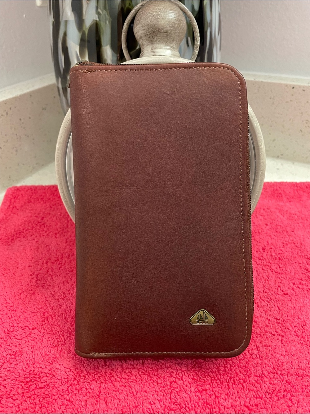 HARA Vintage Leather Zip Around Wallet in Brown